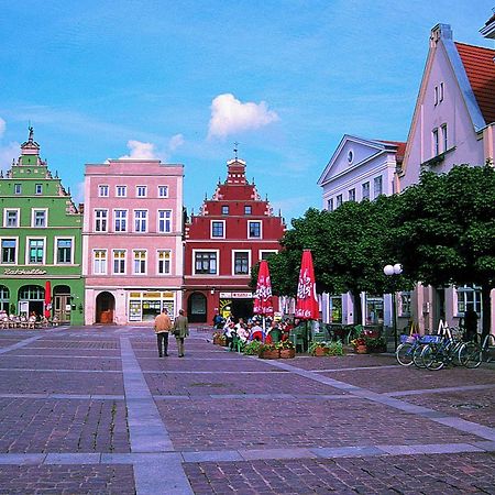 Sweet Dream Hostel & Pension - Self Check-In Гюстров Экстерьер фото