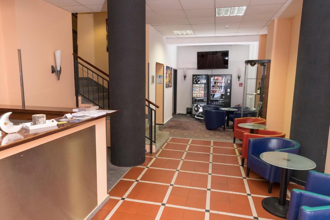 Sweet Dream Hostel & Pension - Self Check-In Гюстров Экстерьер фото