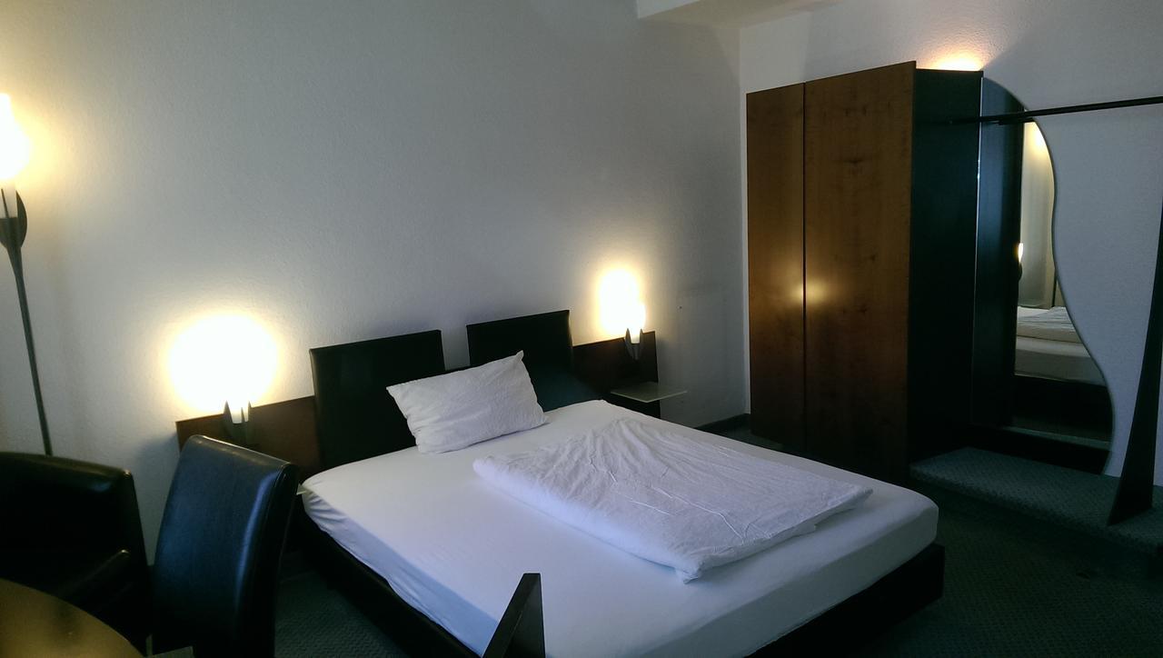 Sweet Dream Hostel & Pension - Self Check-In Гюстров Экстерьер фото