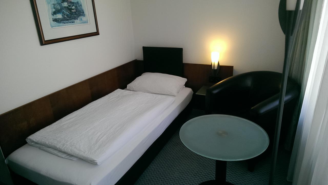 Sweet Dream Hostel & Pension - Self Check-In Гюстров Экстерьер фото