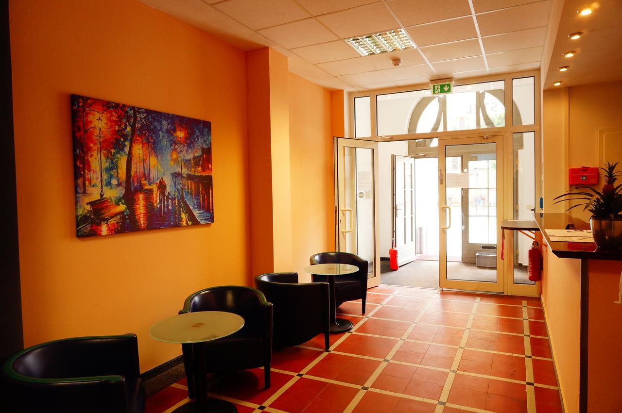 Sweet Dream Hostel & Pension - Self Check-In Гюстров Экстерьер фото