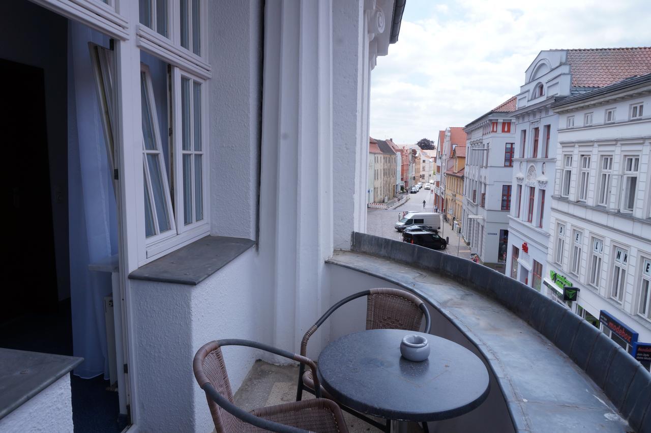 Sweet Dream Hostel & Pension - Self Check-In Гюстров Экстерьер фото