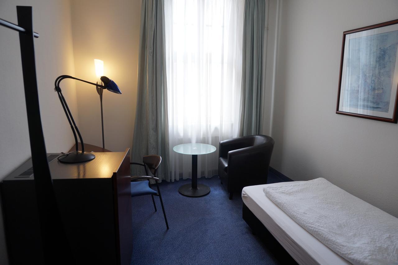 Sweet Dream Hostel & Pension - Self Check-In Гюстров Экстерьер фото